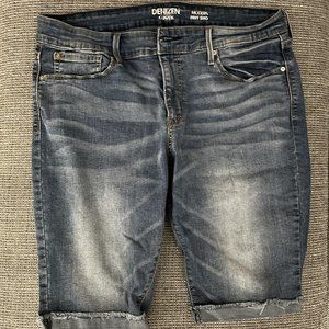NWOT Denizen by Levi's Modern Skinny Shorts Size 14